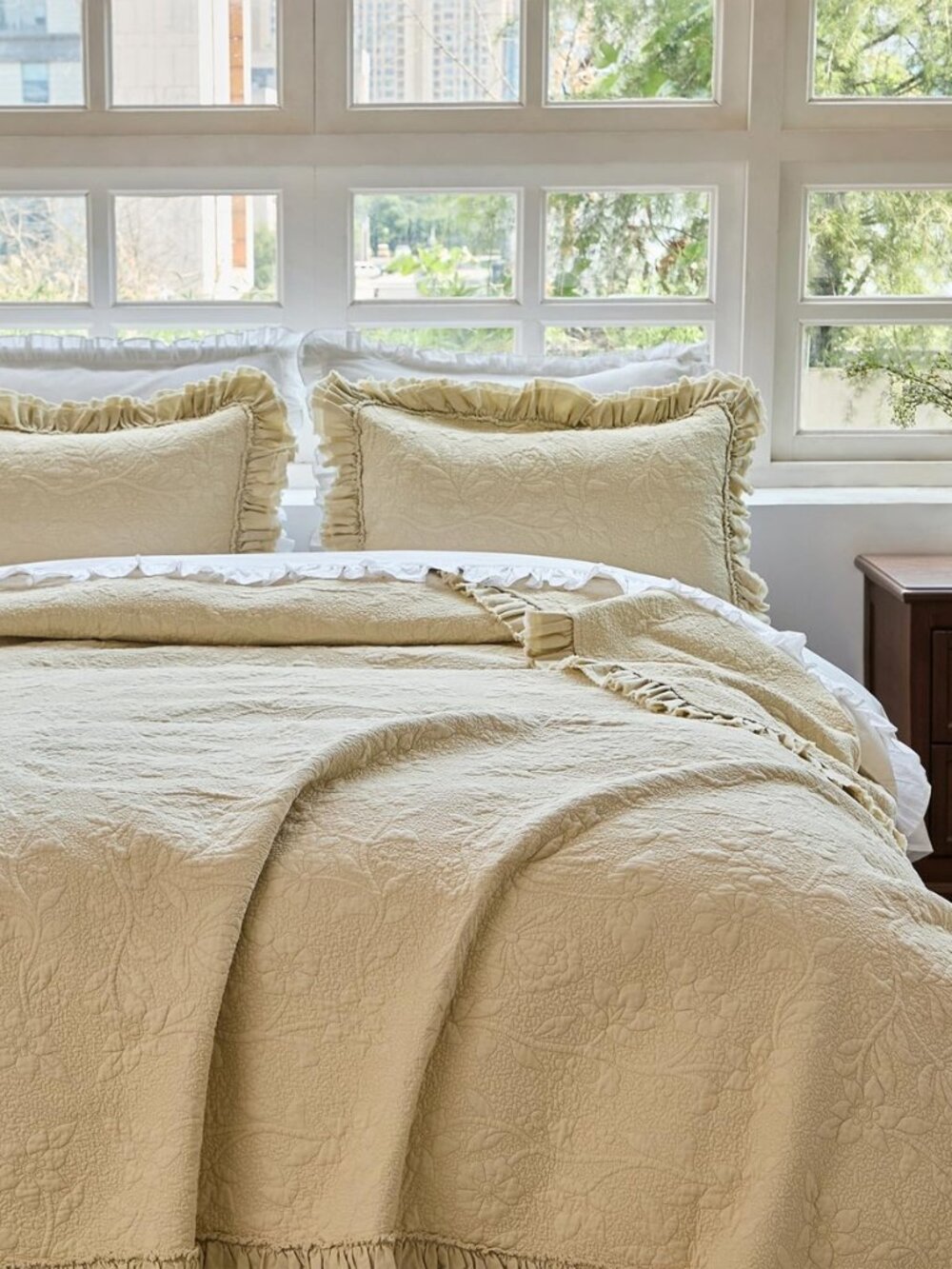 Beige Ruffled Quilt Set Queen Cotton Matelasse Coverlet 3PC